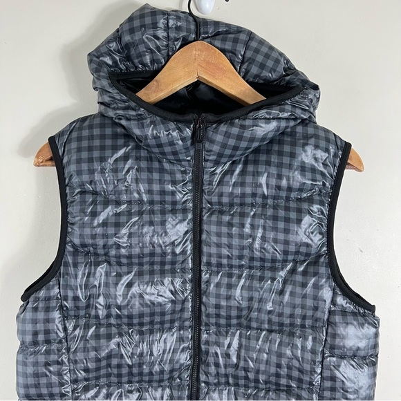 Uniqlo Women’s ULTRA LIGHT DOWN Hooded VEST Size Large Grey Black Checkered - Picture 3 of 10